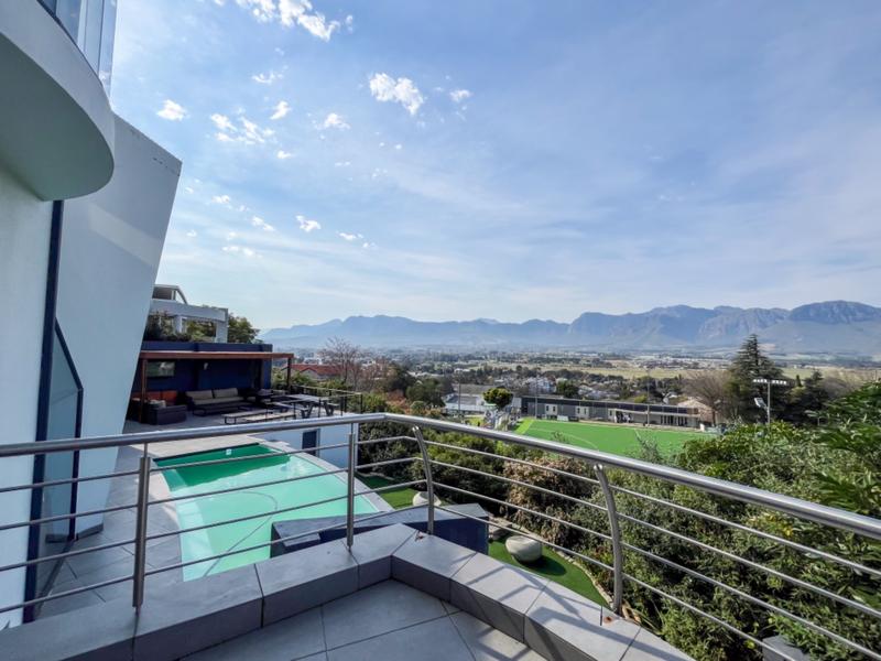 6 Bedroom Property for Sale in Hoog En Droog Western Cape